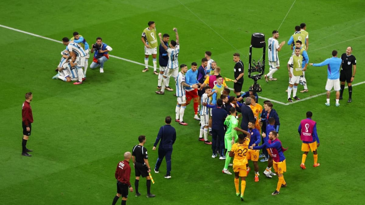 La pelea entre Argentina y Países Bajos. Foto: Reuters.