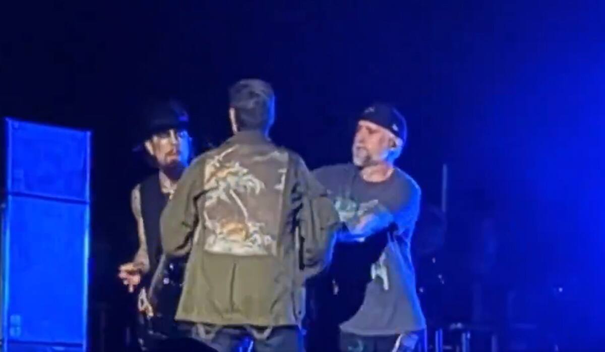 La pelea entre Perry Farrell y Dave Navarro. Foto: captura de video