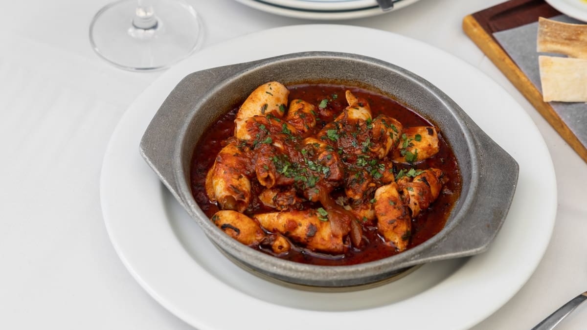 Desde pulpo español grillado hasta paella de langostinos: dónde queda la parada obligada de los amantes de la cocina de mar