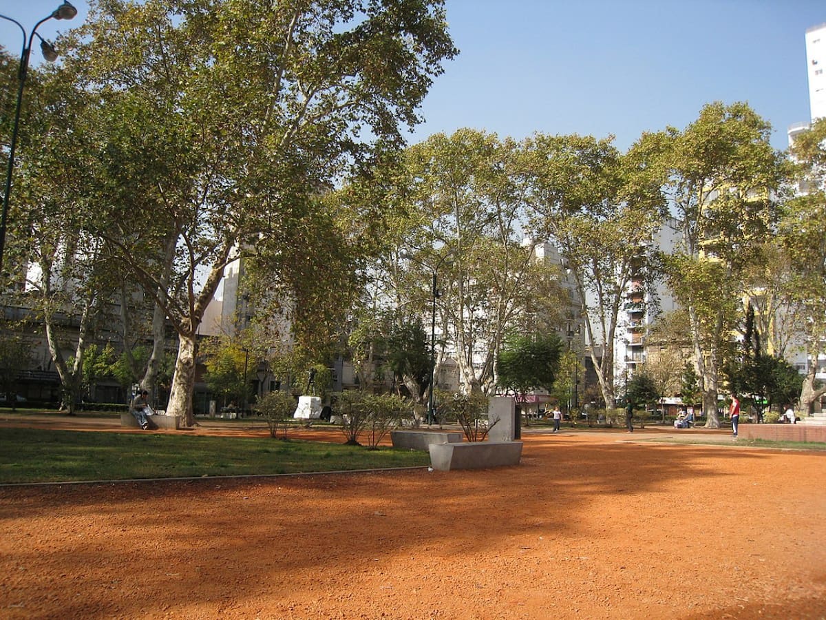 La plaza anteriormente era llamada Plaza de los Ingleses
