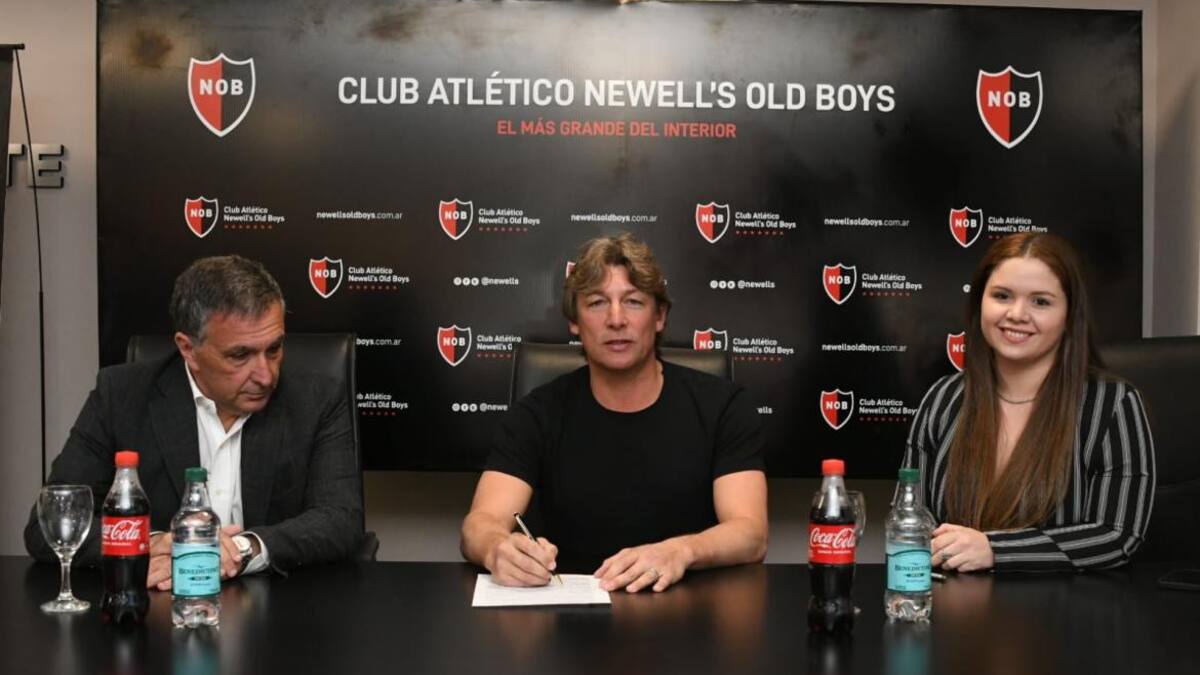 La presentación de Gabriel Heinze como técnico de Newells. Foto: Twitter @Newells.