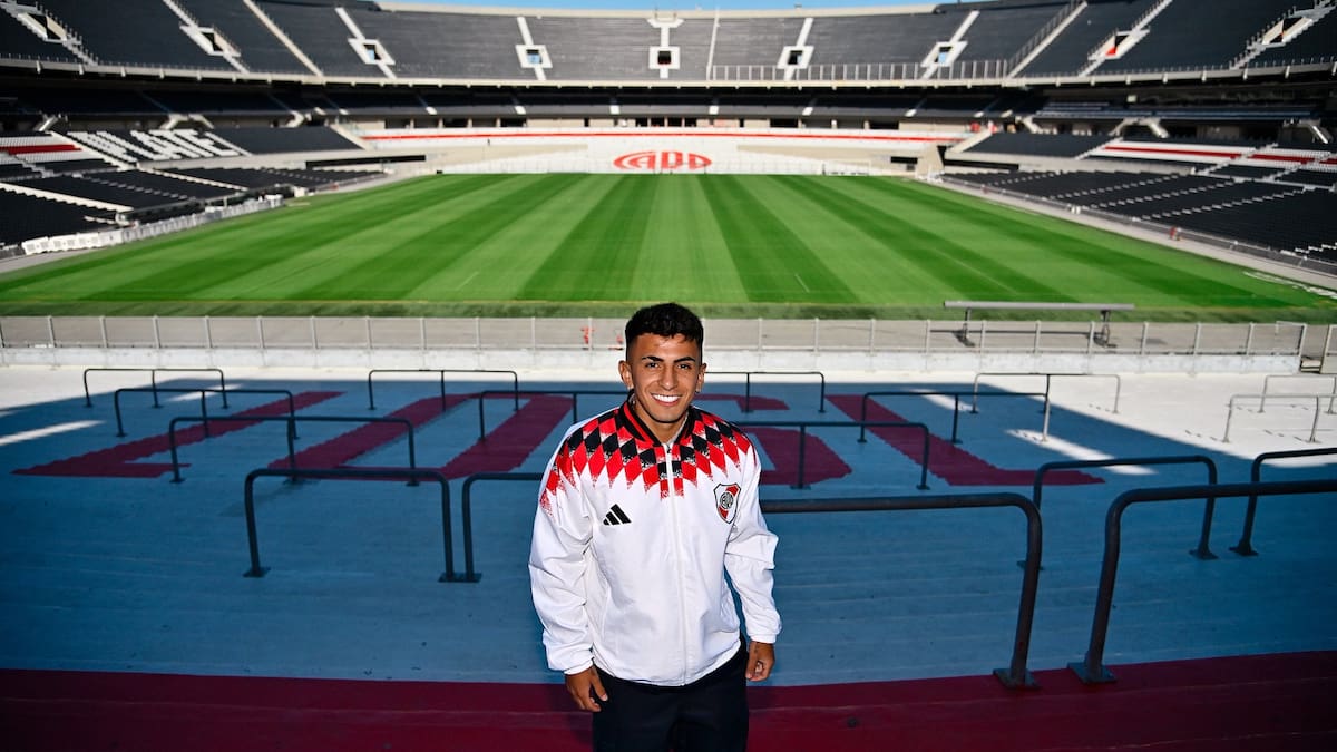 Thiago Almada reveló quién lo convenció de jugar en River y emocionó a los hinchas con una promesa