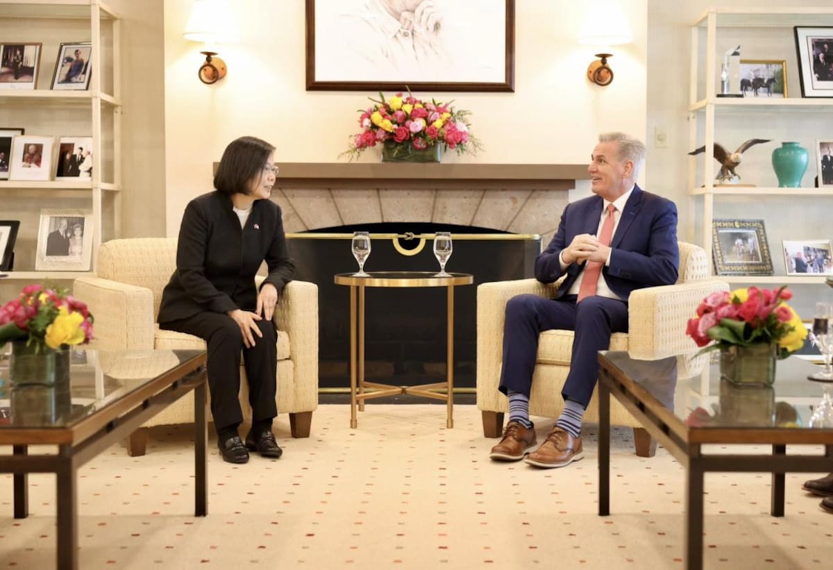 La presidenta taiwanesa Tsai Ing-wen y el presidente de la Cámara de Representantes, Kevin McCarthy. Foto: Twitter