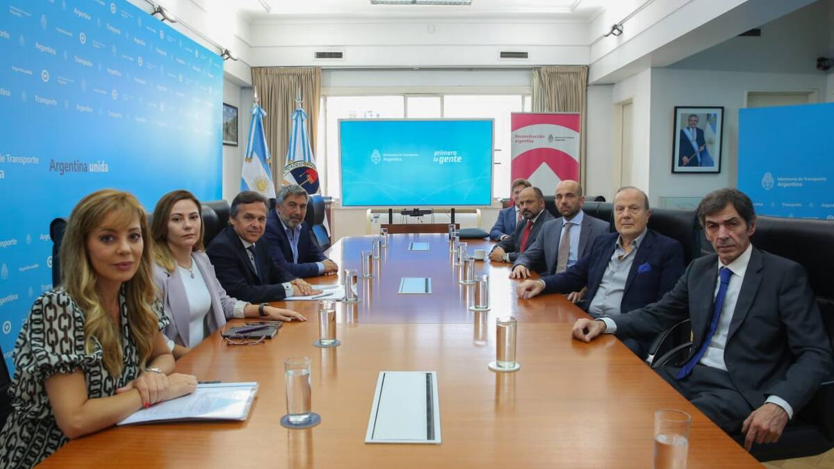 La primera reunión de traspaso con las futuras autoridades en las áreas de Transporte, Energía, Minería y ENACOM.