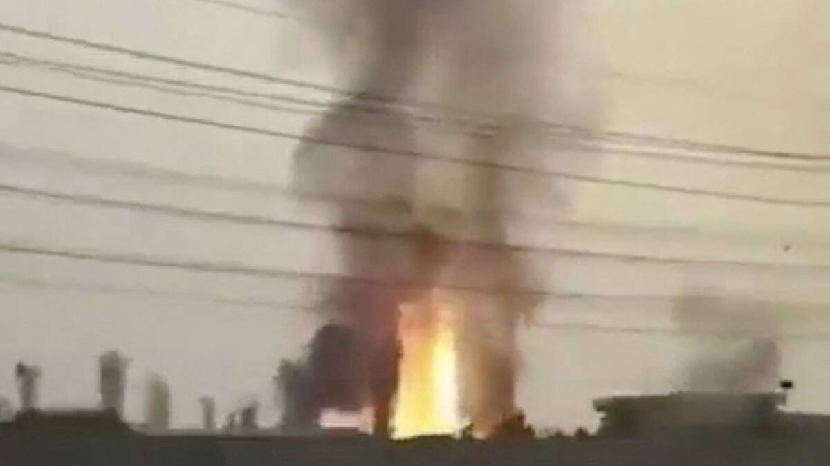 La refinería de gas de Irán, South Pars, en llamas tras el ataque israelí. Foto: Reuters.
