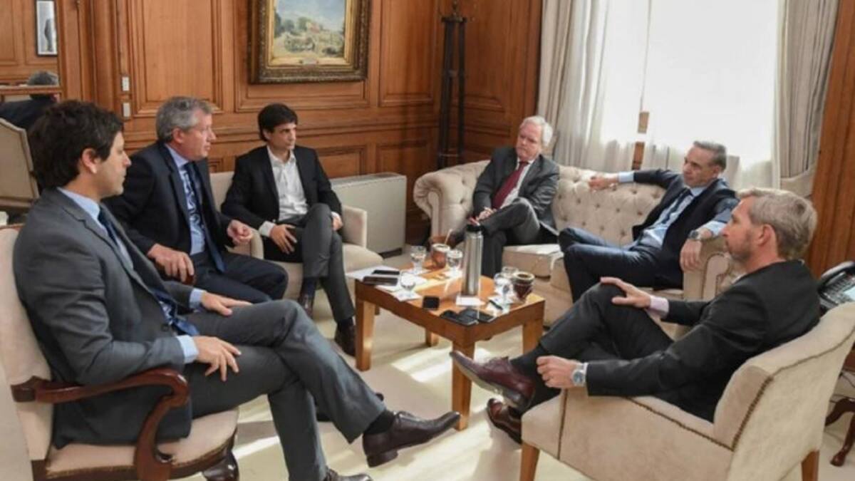La reunión realizada en el despacho de Frigerio en Casa Rosada (foto Prensa Interior)