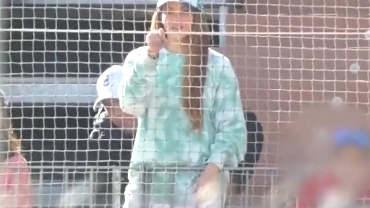 La seña de Shakira. Foto: captura.