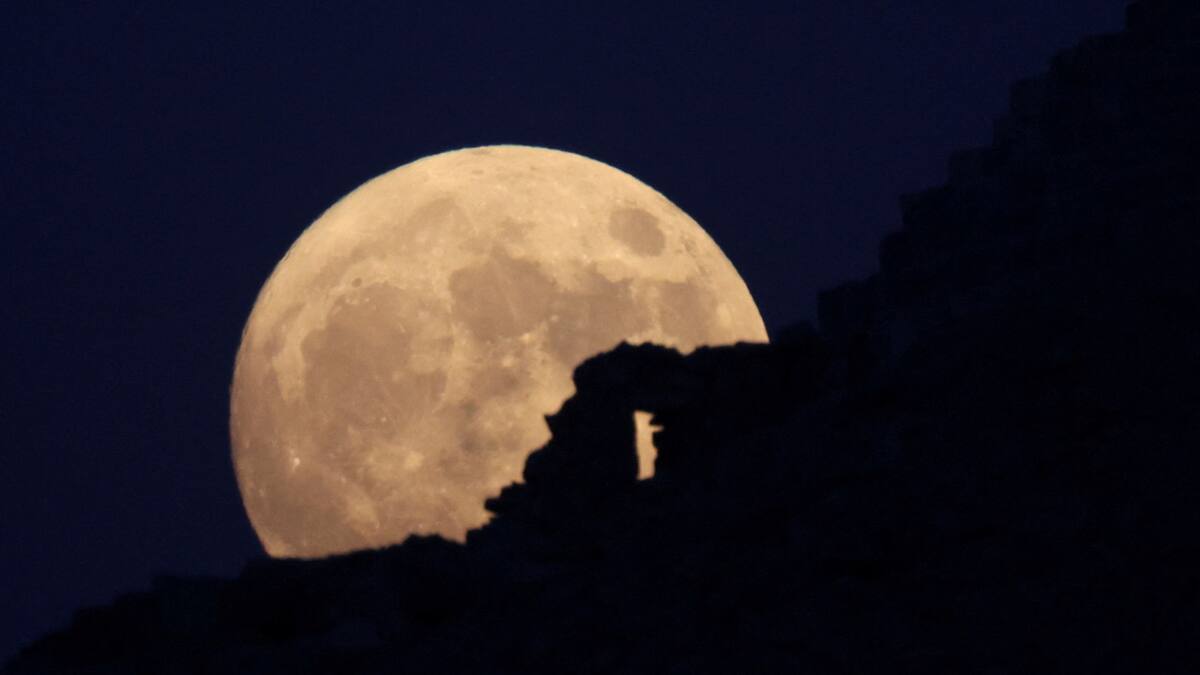 La Superluna en Egipto. Foto: Reuters