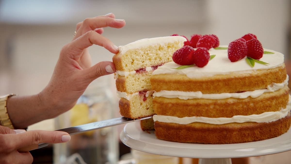 La tarta de miel, limón y frambuesas de Meghan Markle. Foto: Netflix.