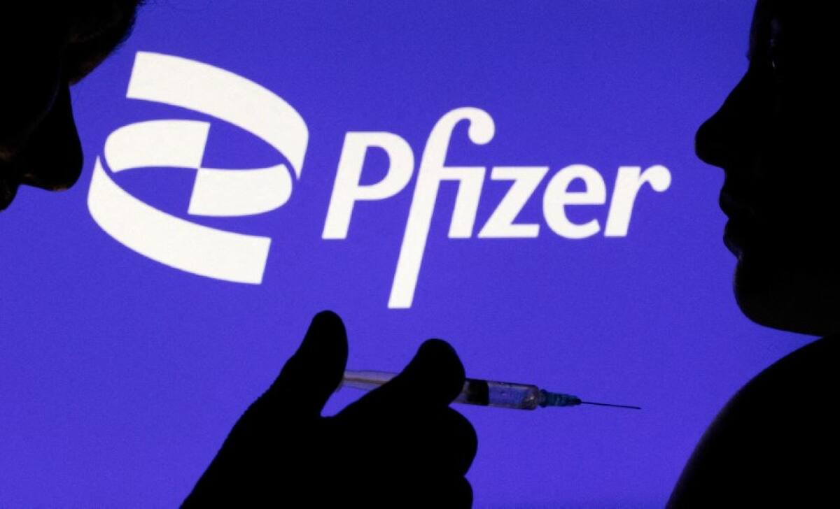 La vacuna actualizada contra la variante del COVID-19 es elaborada por Pfizer y BioNtech. Foto: Reuters.