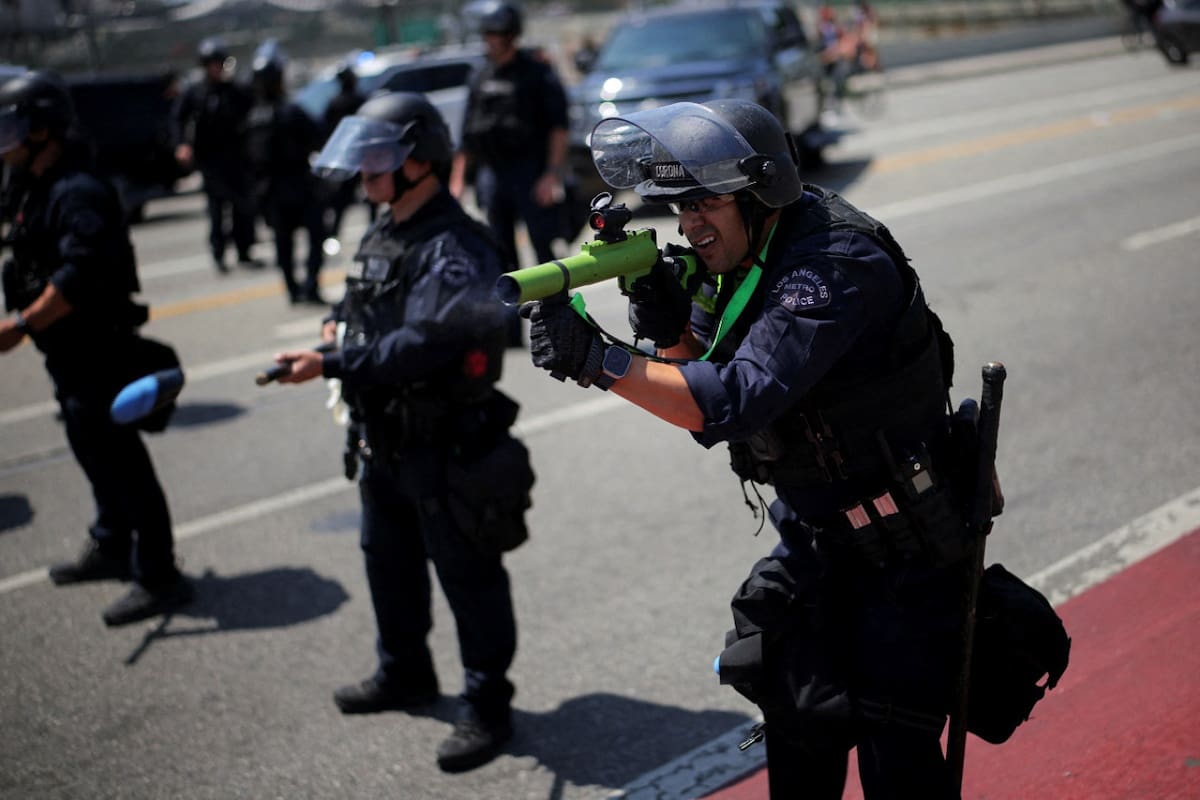 La violencia se apoderó de las calles de Los Ángeles, California. Foto: Reuters (Daniel Cole)