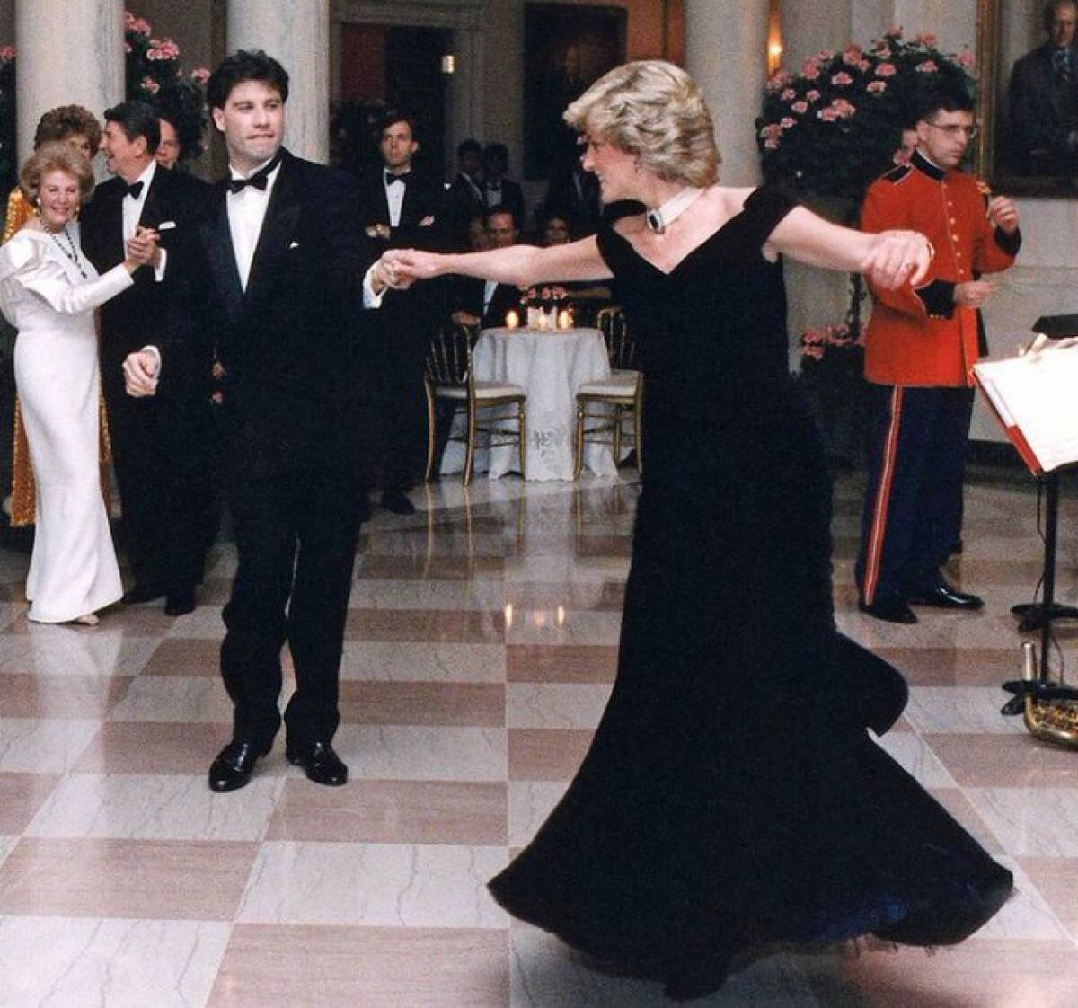 Lady Di y John Travolta. Foto X.