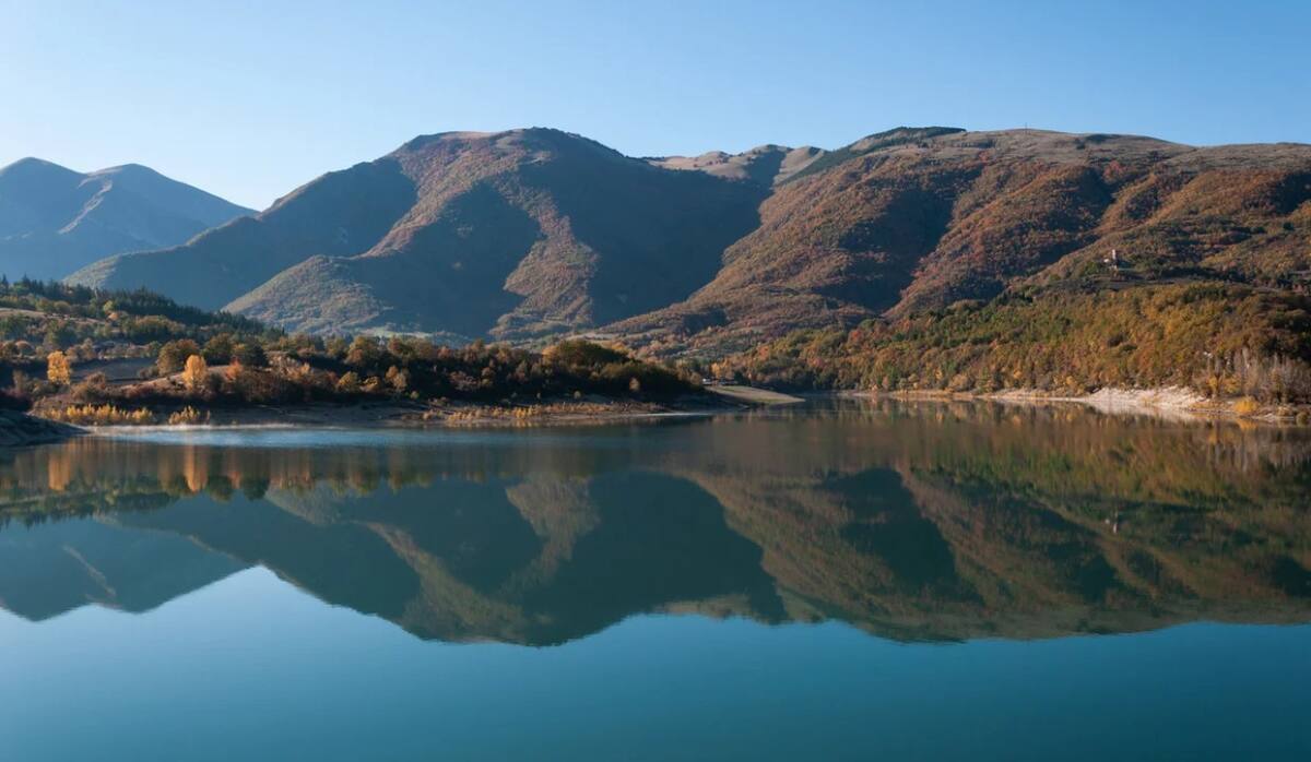 Lago di Fiastra - San Lorenzo al Lago, Italia. Fuente: NA