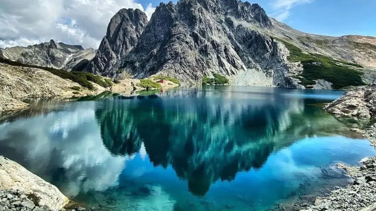 Laguna Negra. Foto Instagram @unarutaargentina.