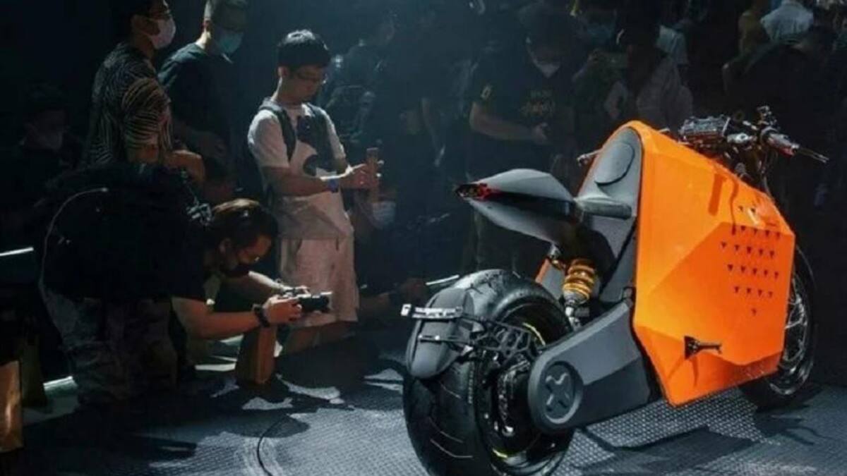 Lanzan una moto robótica que podrá conducirse por sí misma (Davinci Tech)
