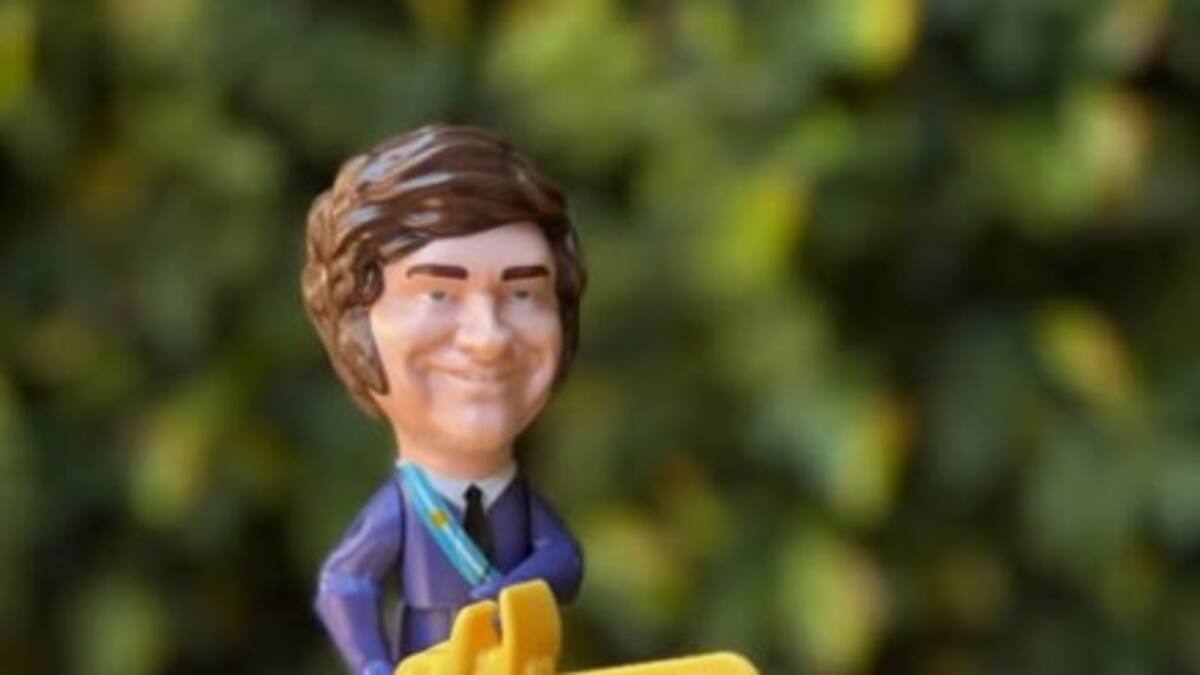 “La lapicera que ruge”: furor por la birome inspirada en el presidente Javier Milei que lleva su cara y sus frases