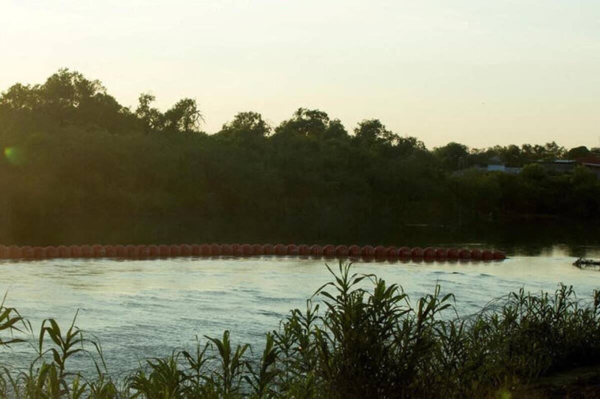 Las barreras flotantes instaladas por el estado de Texas en el río Grande. Foto: Reuters.
