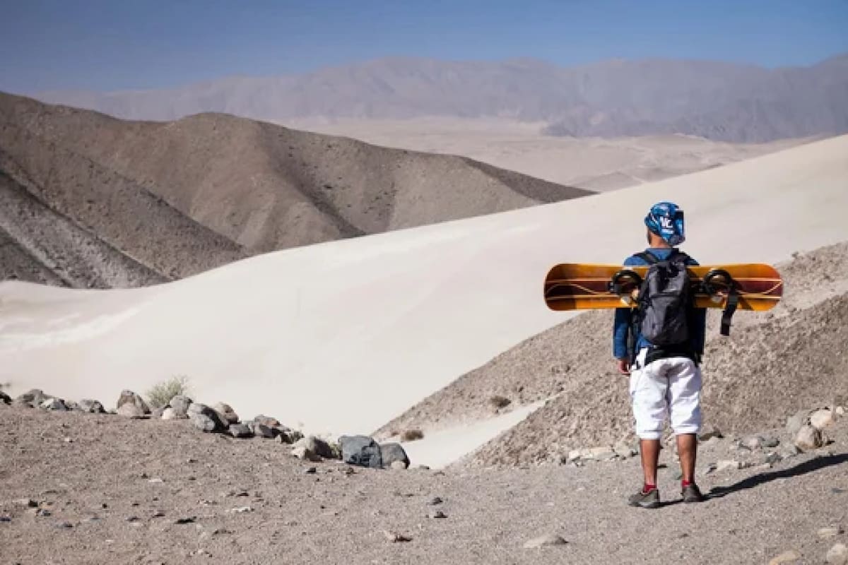 Las dunas de Catamarca son un gran lugar para hacer sandboard. Foto NA.