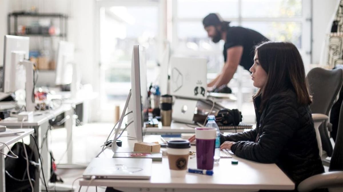 Las mujer trabaja más que el hombre pero es menos reconocida, según la UCA