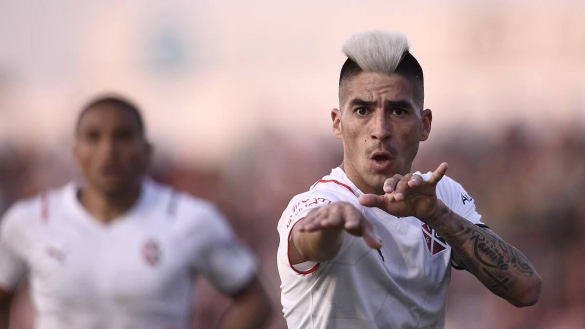 Leandro Fernández, la figura de Independiente ante Sarmiento. Foto: Twitter @Independiente.