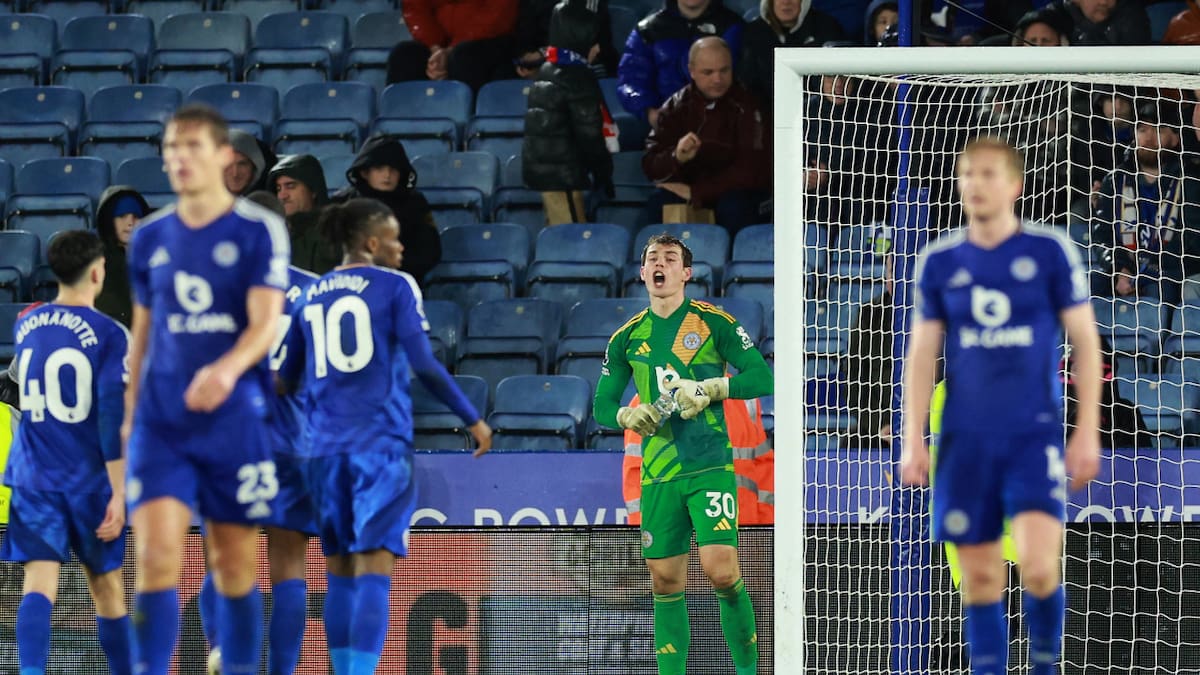 Con pocos minutos de Buonanotte, el Leicester sufrió una aplastante derrota en Premier League y sigue en puestos de descenso