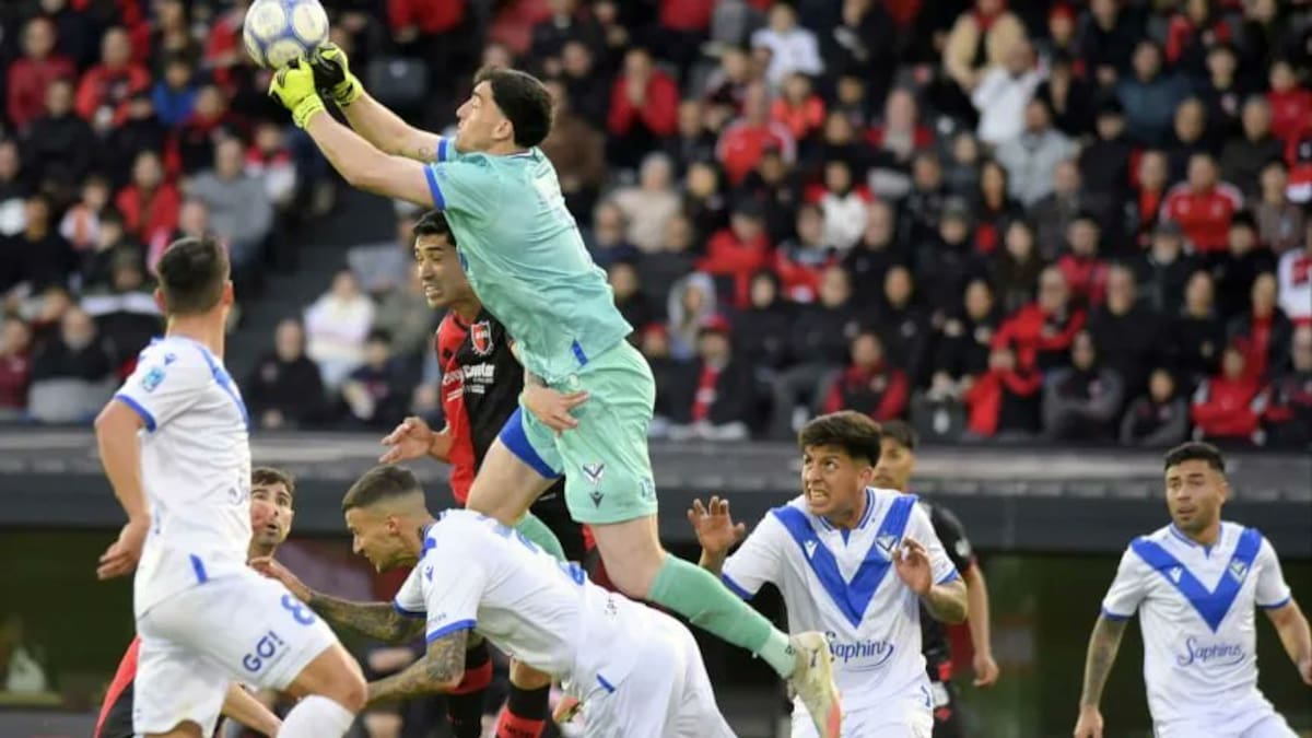 El terrible golpe que sufrió Emanuel Mammana en el Newell´s - Vélez: cómo evoluciona tras ser operado de urgencia y quedar internado en cuidados intensivos