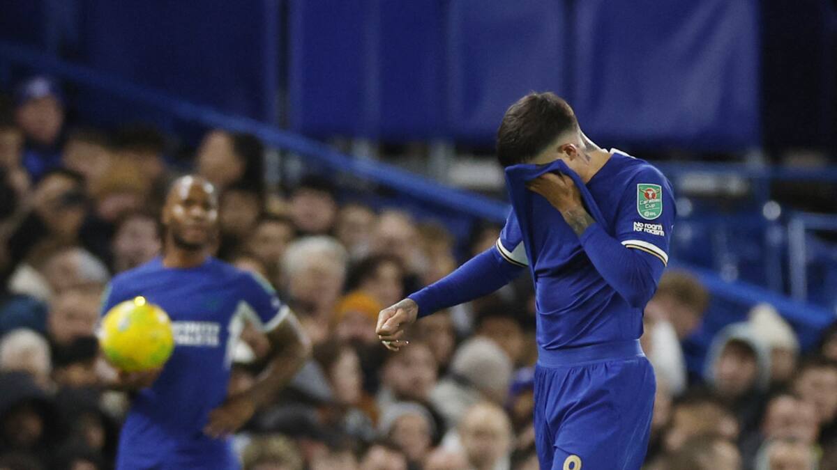 Lesión de Enzo Fernández en el Chelsea. Foto: REUTERS.