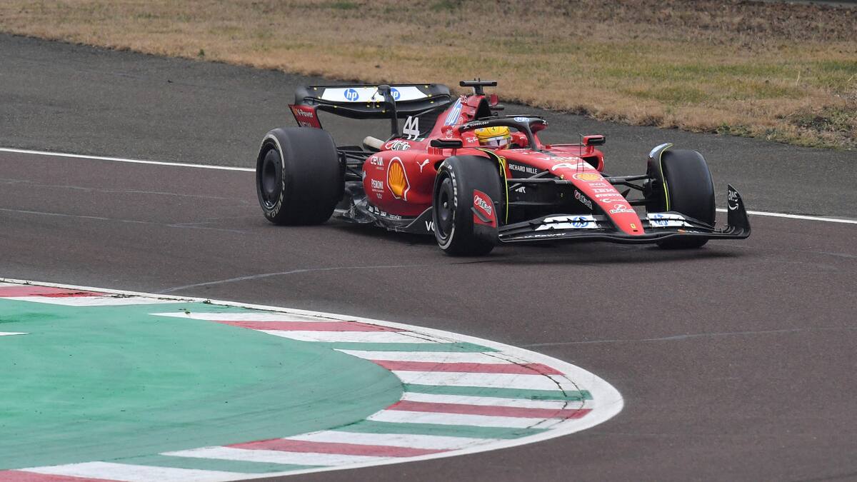 Lewis Hamilton en un Ferrari, Fórmula 1. Foto: Reuters.