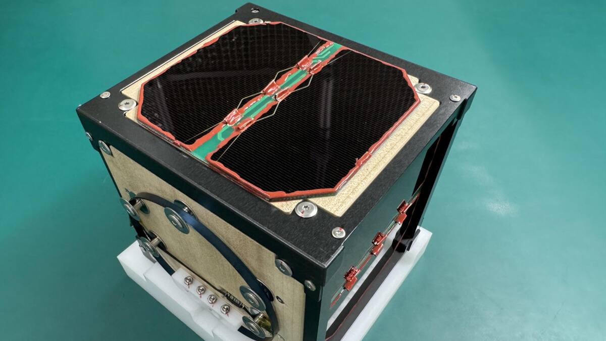 LignoSat, el primer satélite de madera. Foto: EFE