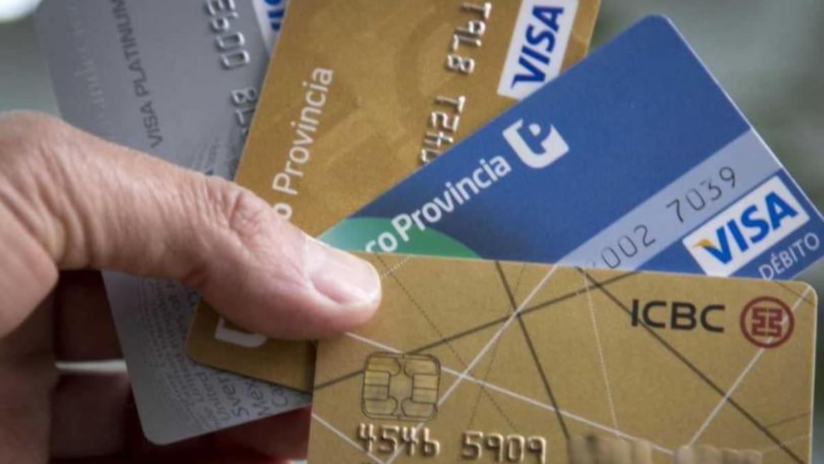 El reintegro contempla aquellas compras realizadas con tarjeta de débito en locales adheridos. Foto: NA.