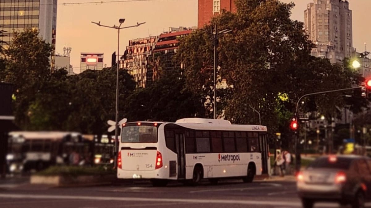Vuelve a circular una histórica línea de colectivos que une CABA con el Conurbano.
