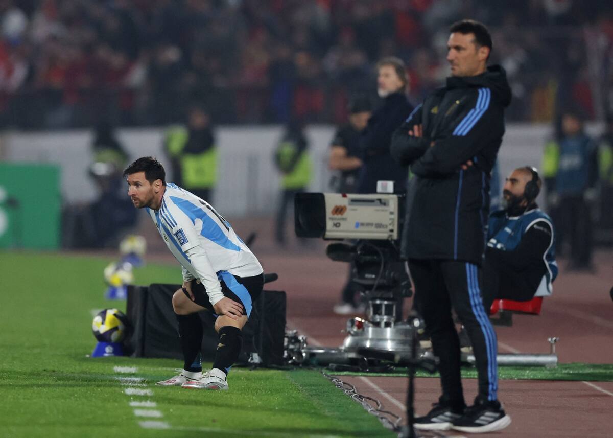 Lionel Messi y Lionel Scaloni en la Selección Argentina. Foto: Reuters/Pablo Sanhueza