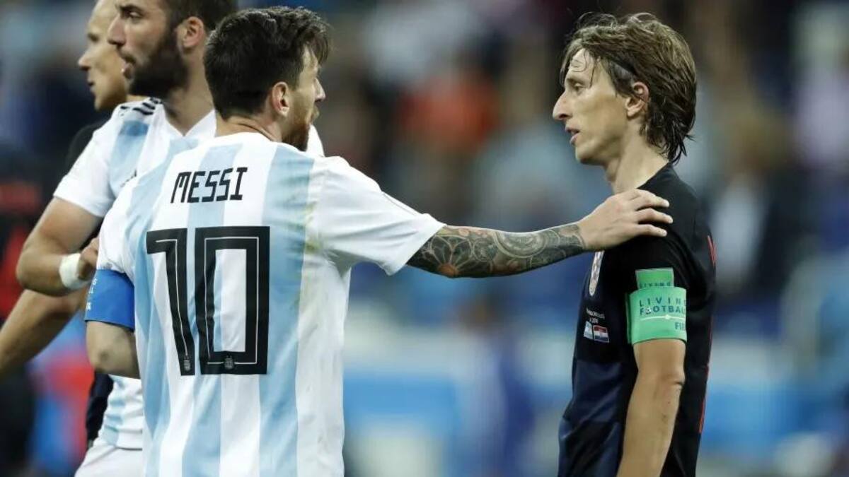 Lionel Messi y Luka Modric, fútbol. Foto: Reuters.