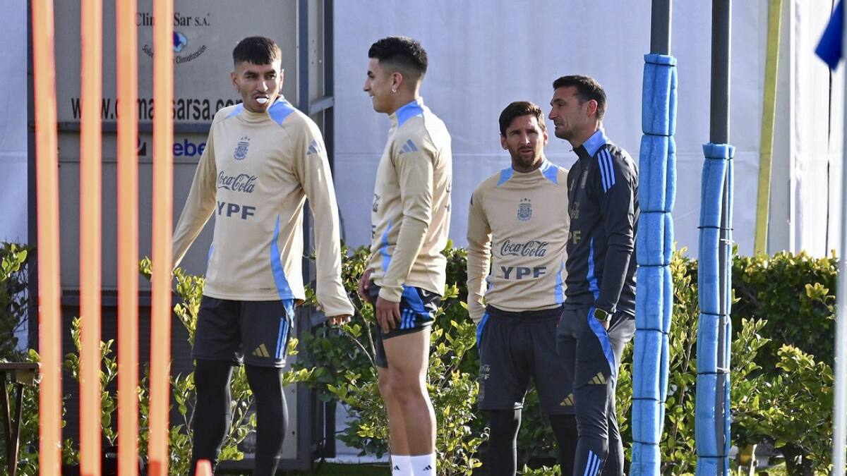 Scaloni confirmó a Messi para el partido ante Colombia. Foto: NA/Juan Foglia.