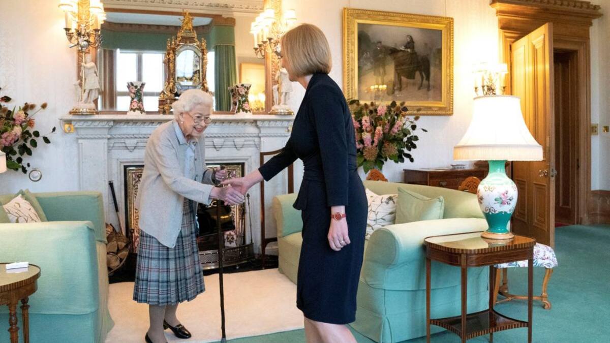 Liz Truss saluda a la reina_Reuters