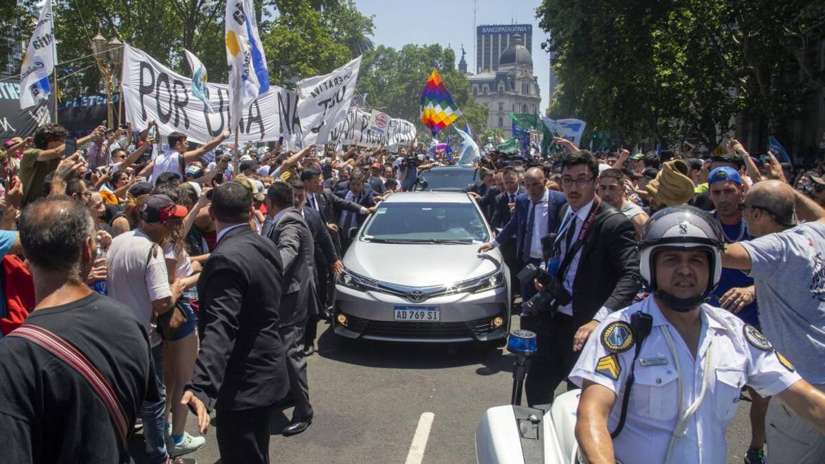 Llegada de Alberto Fernández a la asunción presidencial, AGENCIA NA