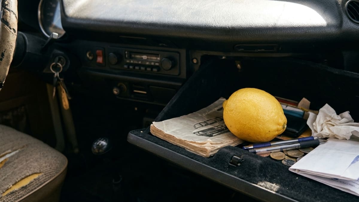 Llevar un limón dentro del auto: para qué sirve y por qué algunos lo hacen