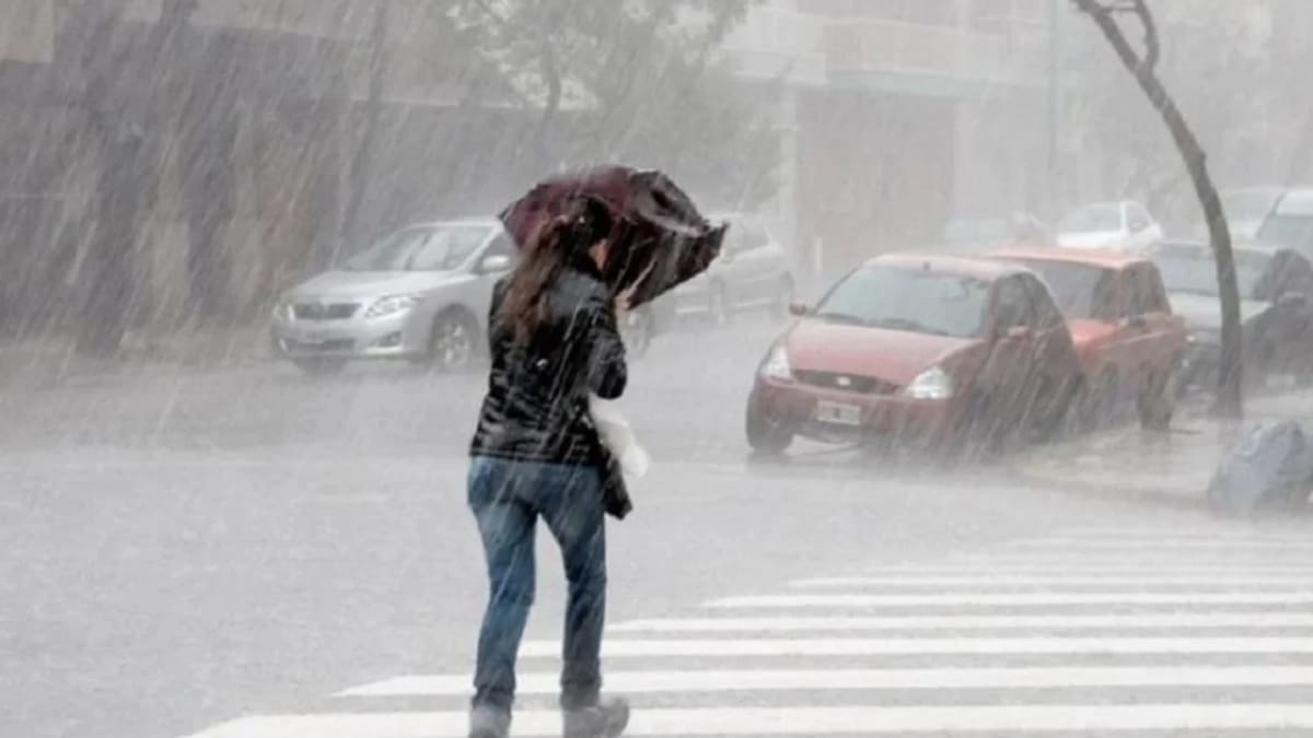 Alerta por una nueva ciclogénesis en Buenos Aires: qué día llegan las tormentas y cuándo volverá el frío intenso