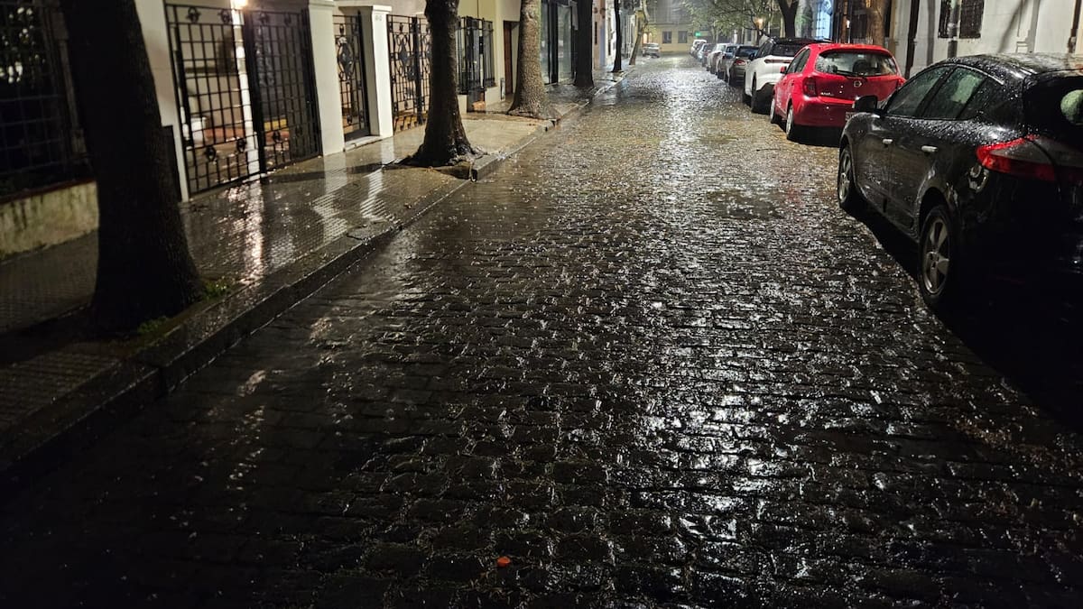¿Sigue el alerta meteorológico? A qué hora dejará de llover en Buenos Aires cuándo afloja la humedad