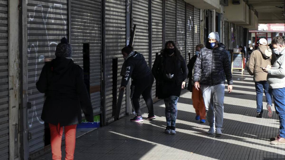 Locales comerciales cerrados, crisis económica, coronavirus en Argentina, cuarentena, pandemia, NA