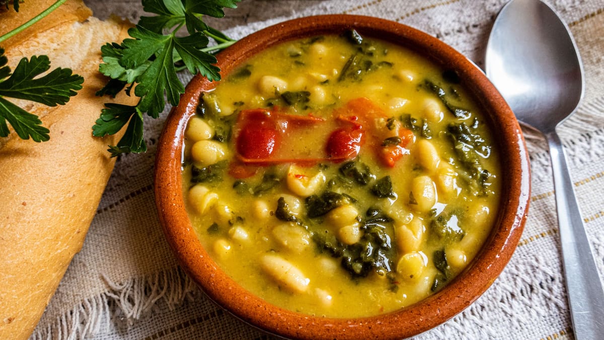 El pueblo bonaerense ideal para comer locro: tradición, historia y sabor criollo a pocos kilómetros de Buenos Aires