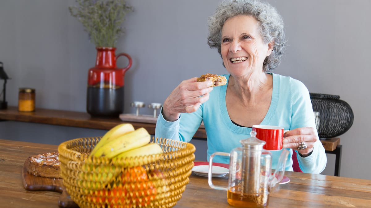 Toña Lizarraga, nutricionista experta en longevidad: “A partir de los 60 años, conviene espaciar más las comidas”
