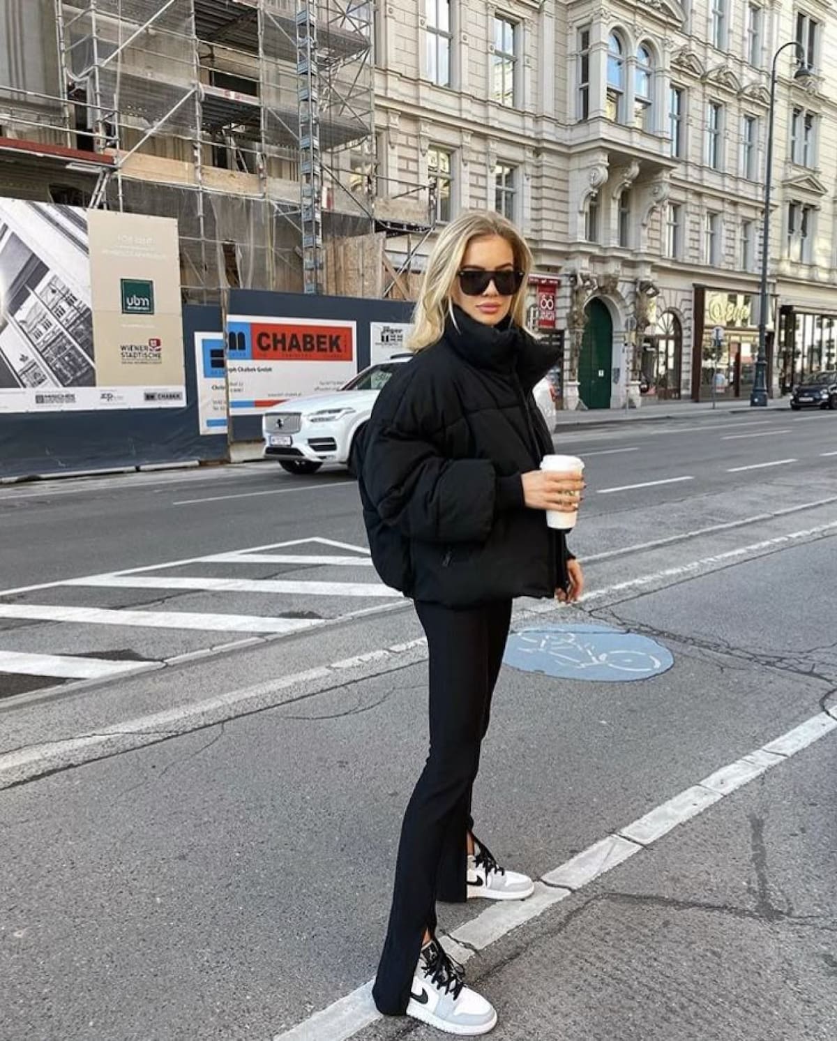 Look total black. Fuente: Pinterest