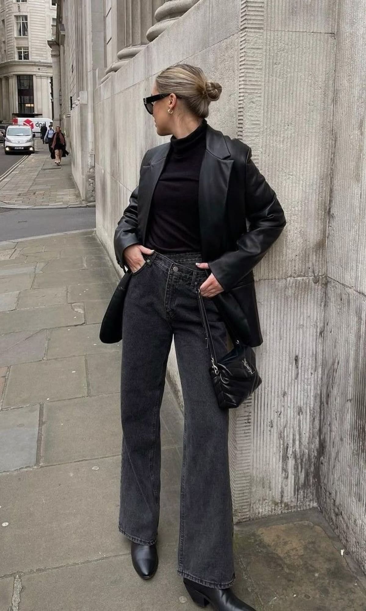 Look total black. Fuente: Pinterest