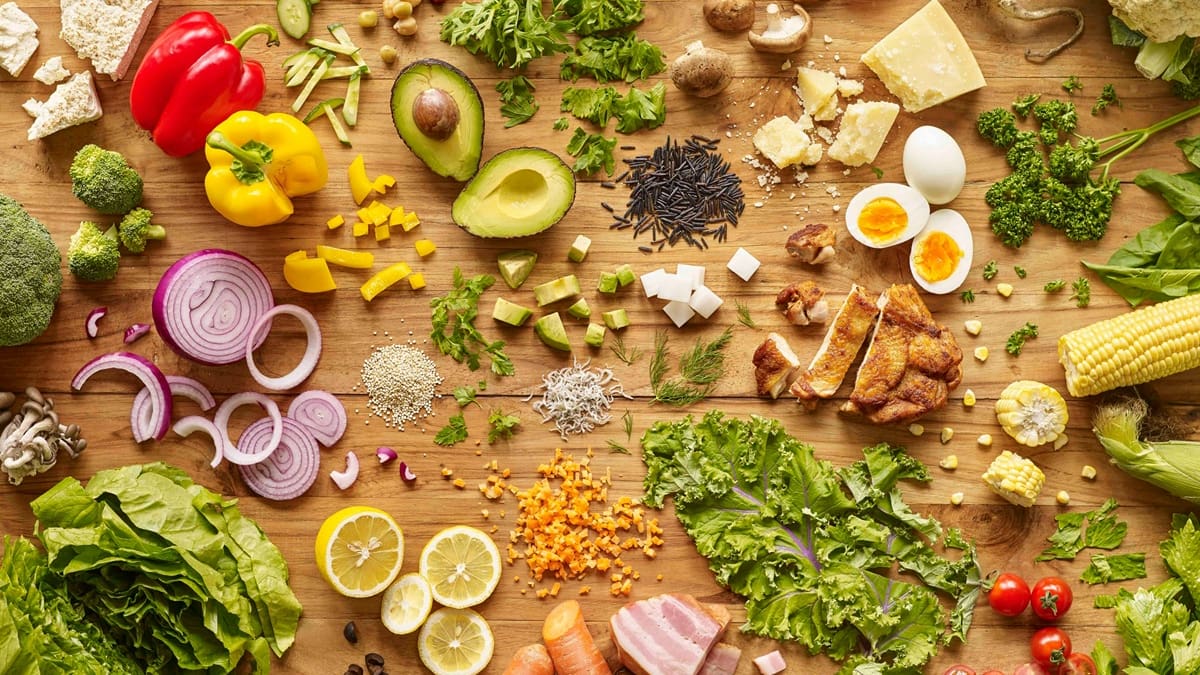 Los alimentos que ayudan a prevenir la deshidratación y regular la temperatura corporal