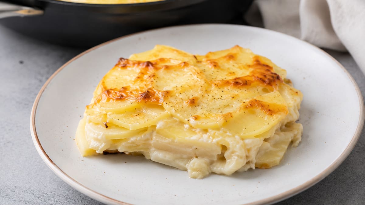Papas gratinadas a la crema sin horno: todos los trucos para que quede una receta cremosa y exquisita