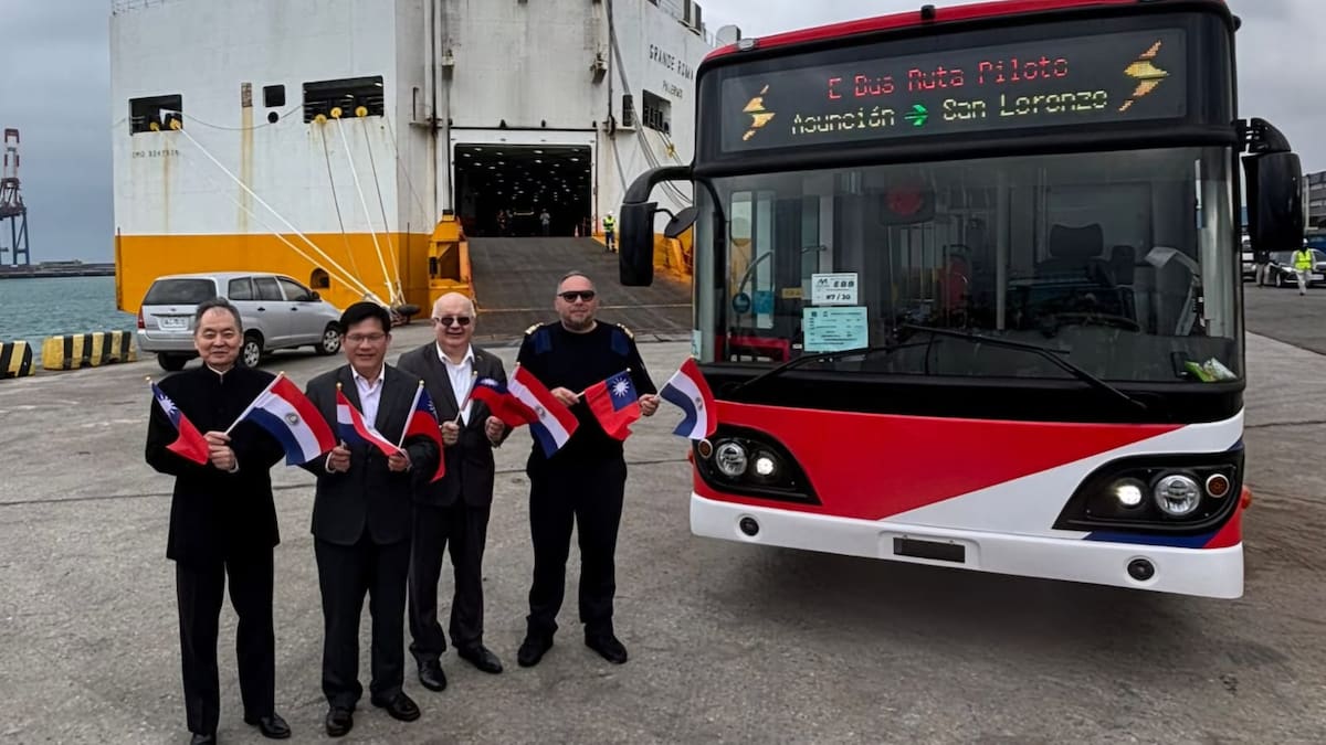 Taiwán se suma a la competencia con China y dona colectivos eléctricos a un país de Sudamérica para modernizar su transporte
