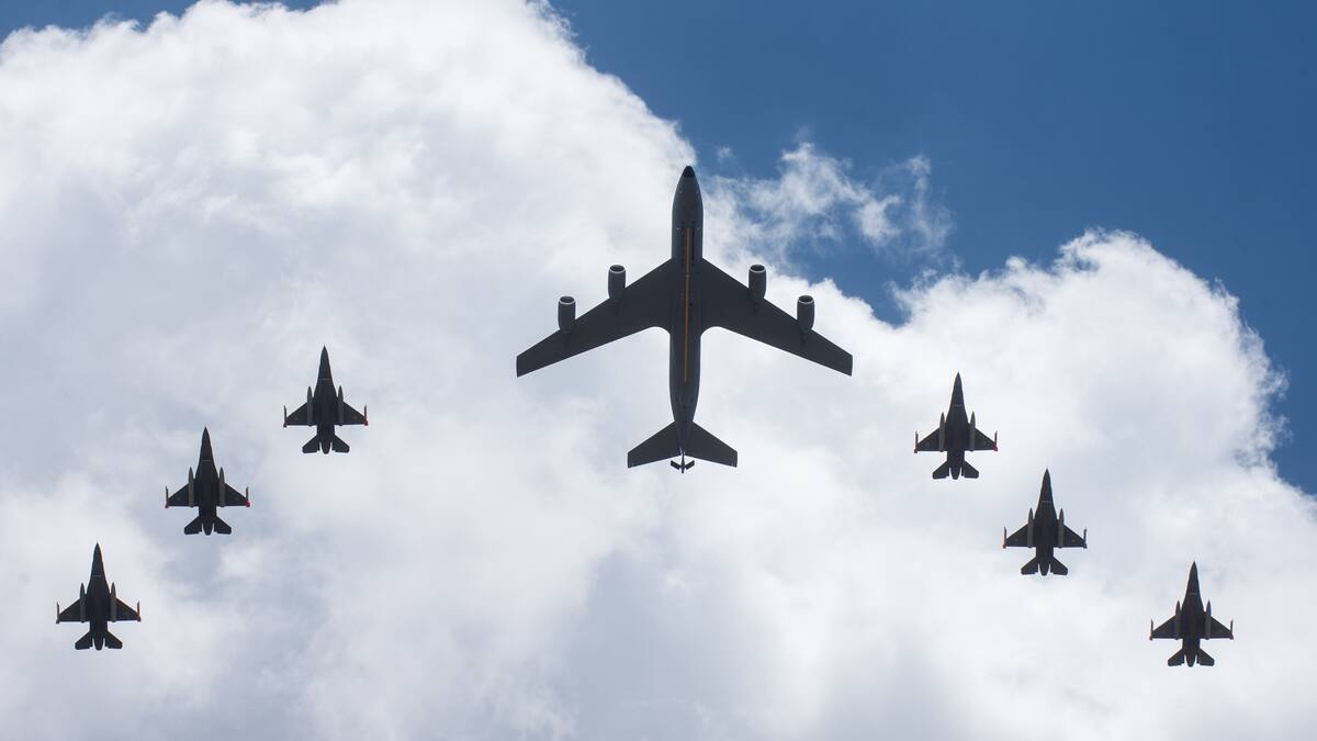 Los aviones caza F-16 de la Fuerza Aérea llegaron a la Argentina: cuándo y cómo será la presentación oficial