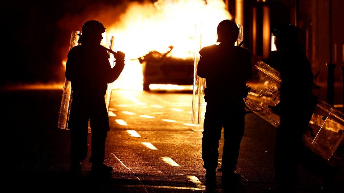 Los disturbios provocados en Dublín por grupos de "derecha". Foto: Reuters.