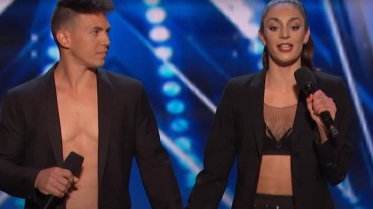 Los dos acróbatas argentinos, antes de su presentación. Foto: NA.